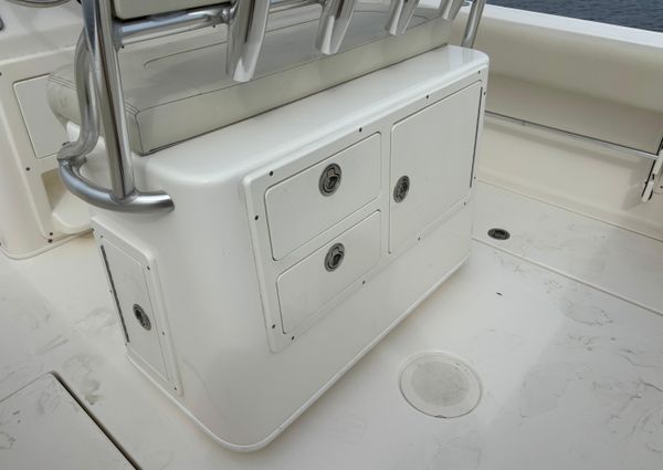 Cobia 237-CENTER-CONSOLE image