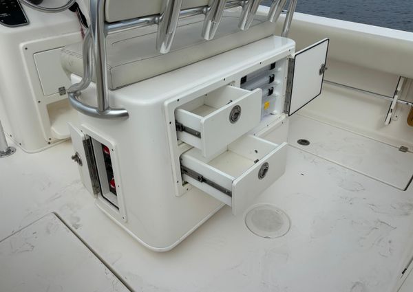 Cobia 237-CENTER-CONSOLE image