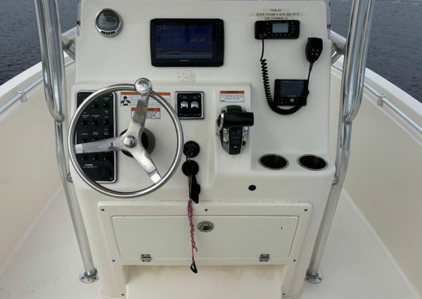 Cobia 237-CENTER-CONSOLE image