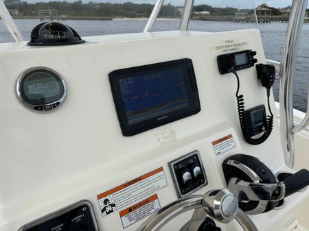 Cobia 237-CENTER-CONSOLE image