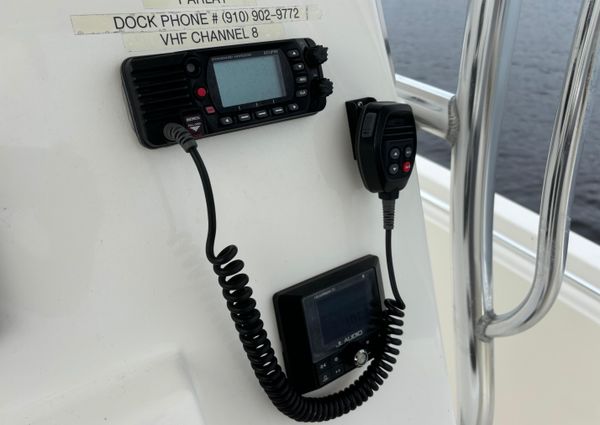 Cobia 237-CENTER-CONSOLE image