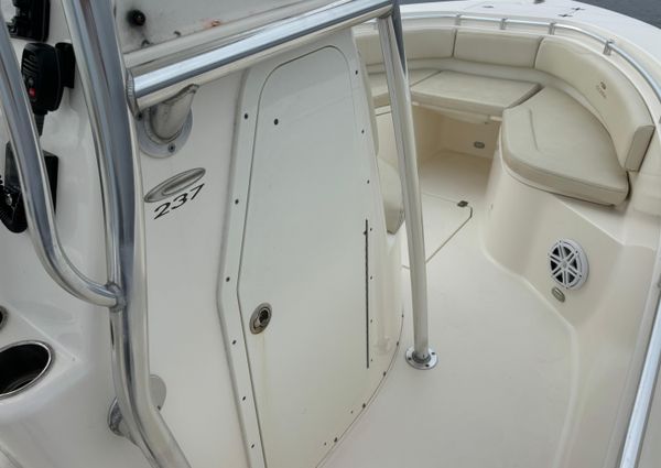 Cobia 237-CENTER-CONSOLE image