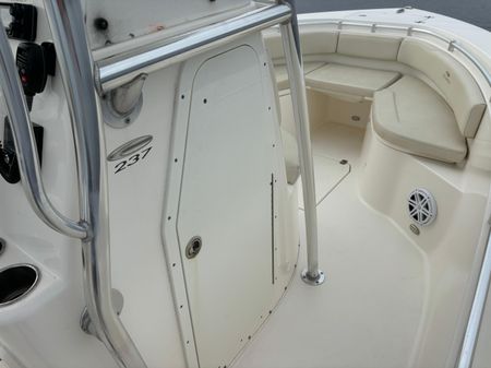 Cobia 237-CENTER-CONSOLE image