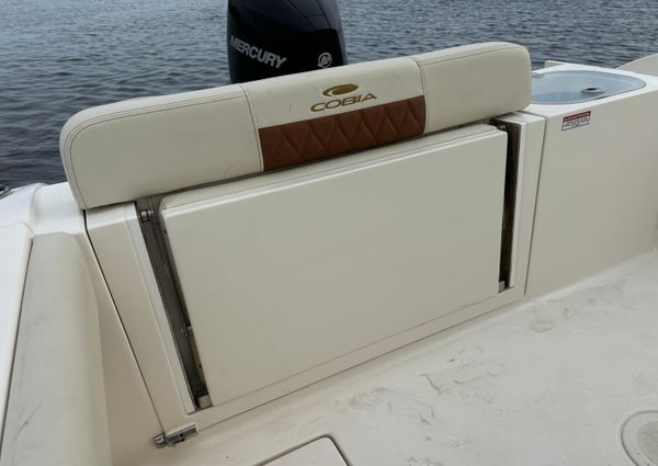 Cobia 237-CENTER-CONSOLE image