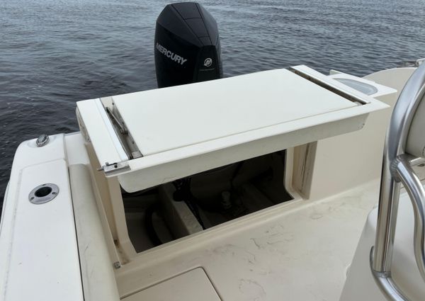 Cobia 237-CENTER-CONSOLE image