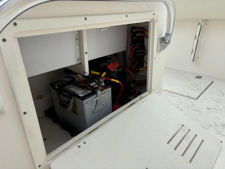 Cobia 237-CENTER-CONSOLE image