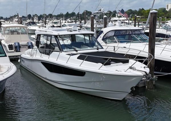 Boston Whaler 405 Conquest image