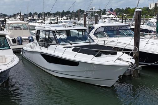 Boston Whaler 405 Conquest image