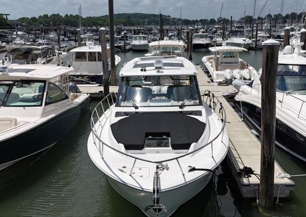 Boston Whaler 405 Conquest image