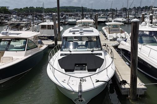 Boston Whaler 405 Conquest image