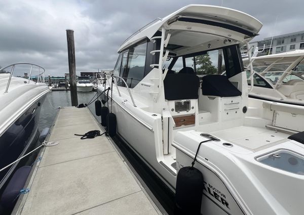 Boston Whaler 405 Conquest image