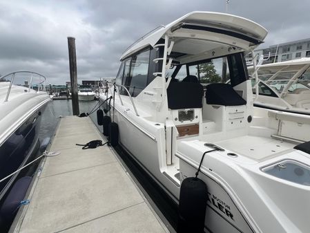 Boston Whaler 405 Conquest image