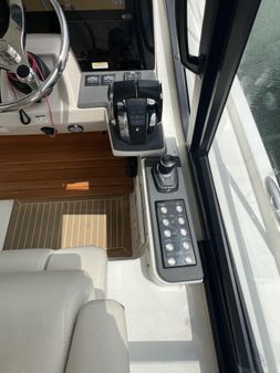 Boston Whaler 405 Conquest image