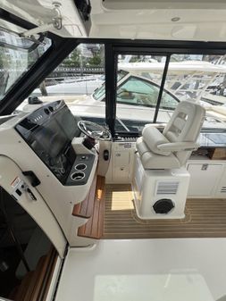 Boston Whaler 405 Conquest image