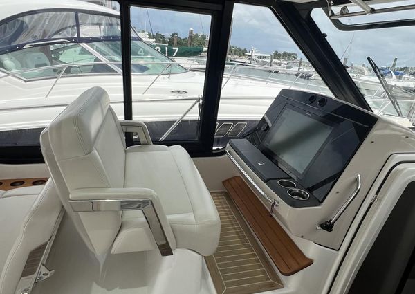 Boston Whaler 405 Conquest image