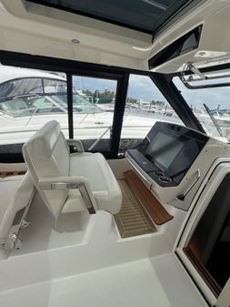 Boston Whaler 405 Conquest image