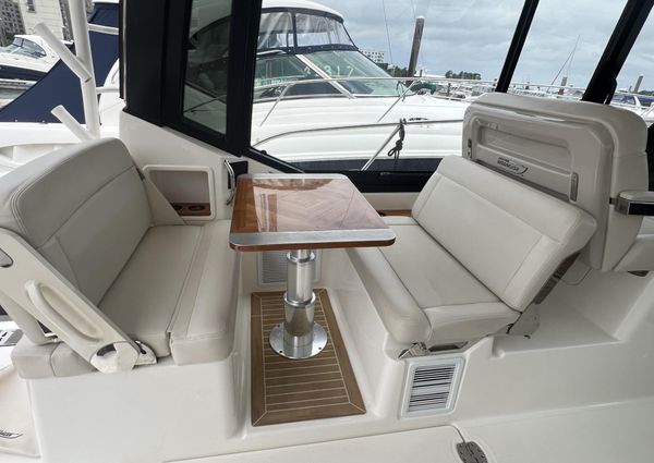 Boston Whaler 405 Conquest image