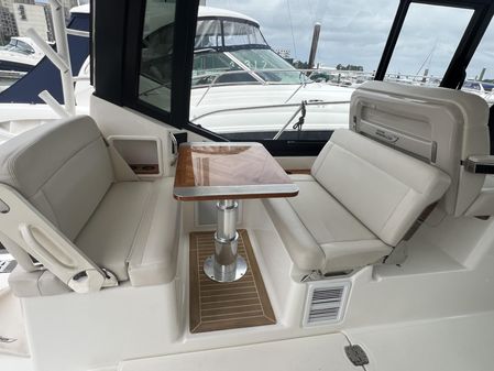 Boston Whaler 405 Conquest image