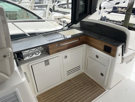 Boston Whaler 405 Conquest image