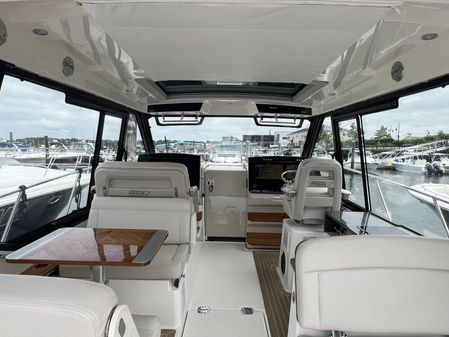 Boston Whaler 405 Conquest image