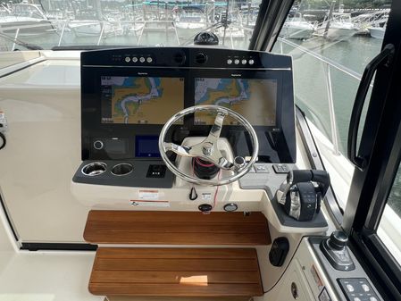 Boston Whaler 405 Conquest image