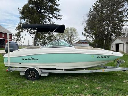 Nauticstar 203DC-SPORT-DECK image