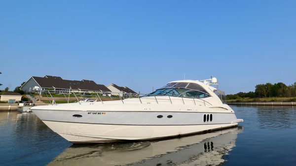 Cruisers Yachts 520 Express 