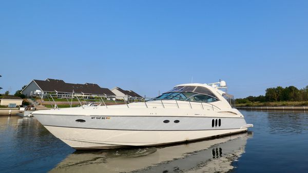 Cruisers Yachts 520 Express