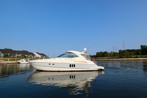 Cruisers Yachts 520 Express image