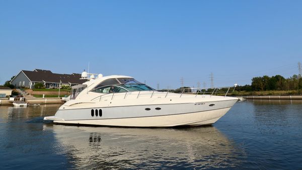 Cruisers Yachts 520 Express 