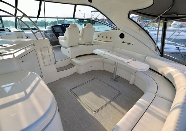 Cruisers Yachts 520 Express image