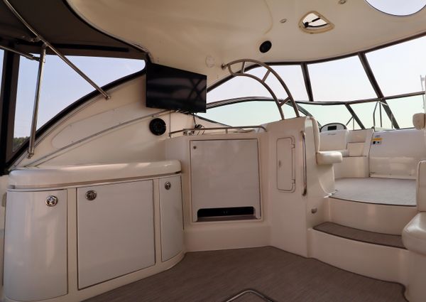 Cruisers Yachts 520 Express image