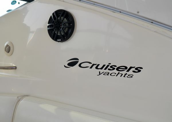 Cruisers Yachts 520 Express image