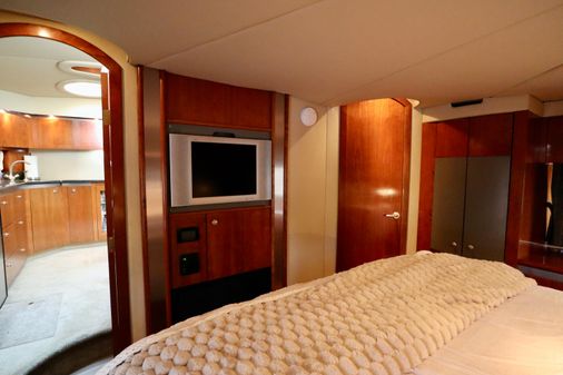 Cruisers Yachts 520 Express image