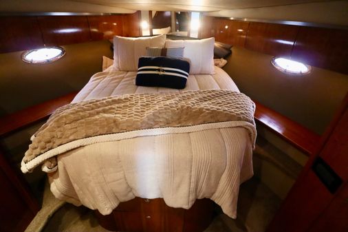 Cruisers Yachts 520 Express image