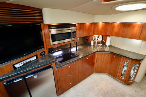 Cruisers Yachts 520 Express image