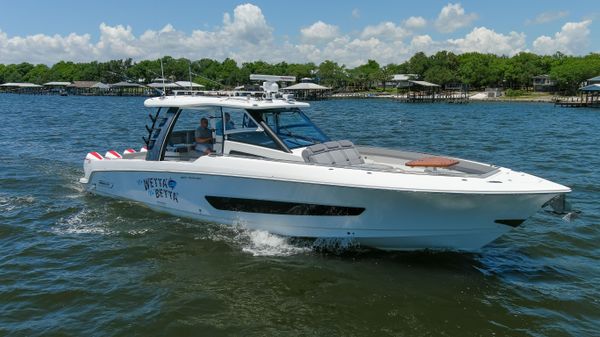Boston Whaler 420 Outrage