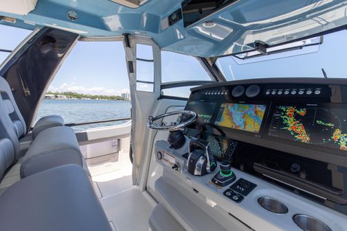 Boston Whaler 420 Outrage image