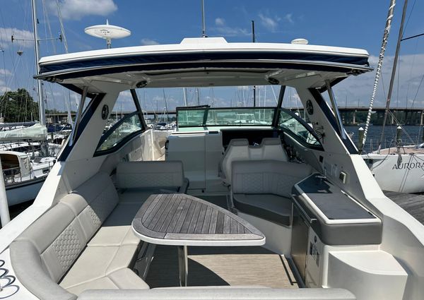 Sea Ray 320 Sundancer image