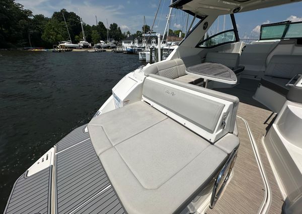 Sea Ray 320 Sundancer image