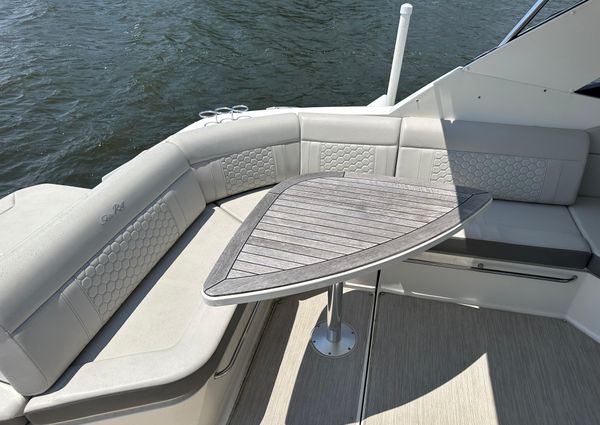 Sea Ray 320 Sundancer image