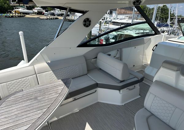 Sea Ray 320 Sundancer image