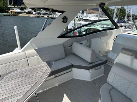 Sea Ray 320 Sundancer image