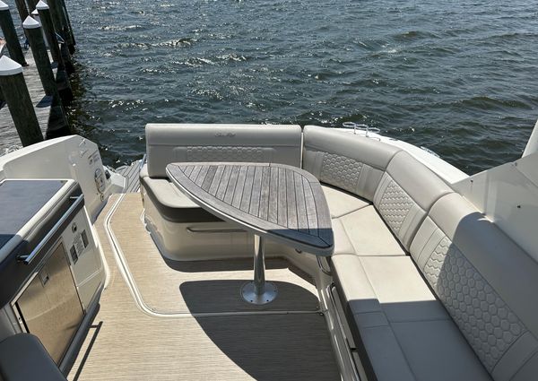 Sea Ray 320 Sundancer image