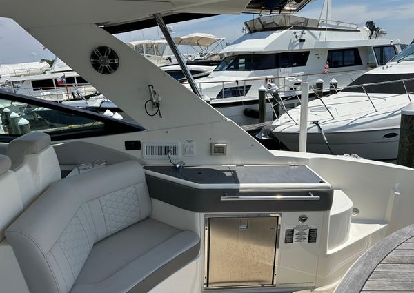 Sea Ray 320 Sundancer image