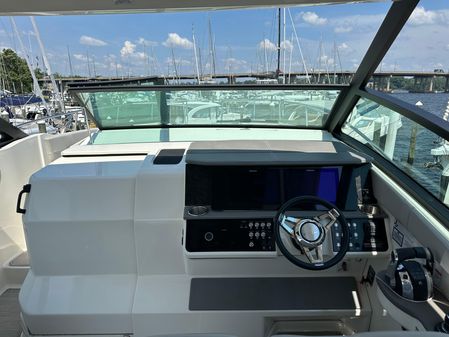 Sea Ray 320 Sundancer image