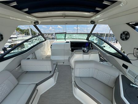 Sea Ray 320 Sundancer image