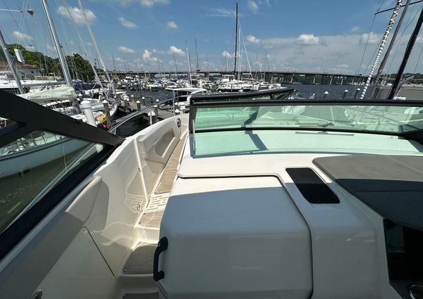 Sea Ray 320 Sundancer image