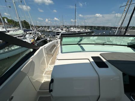 Sea Ray 320 Sundancer image