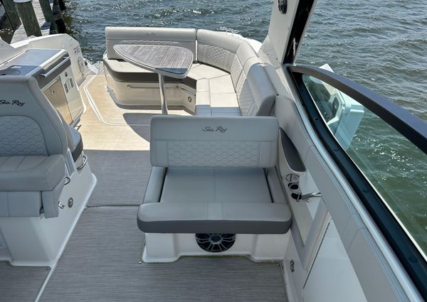 Sea Ray 320 Sundancer image